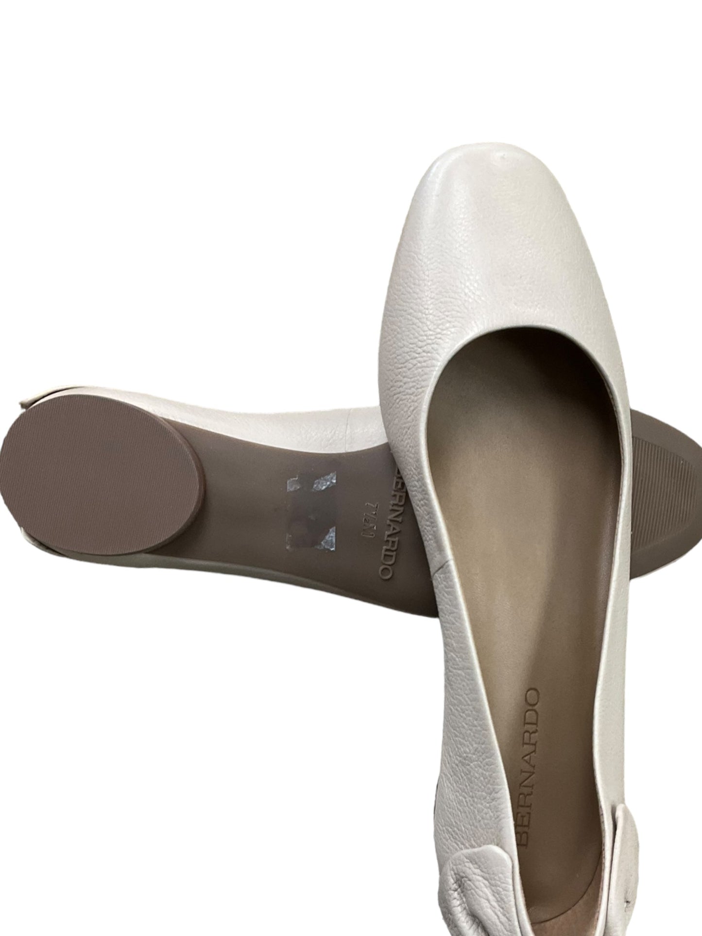 Beige Shoes Flats Bernardo, Size 7.5