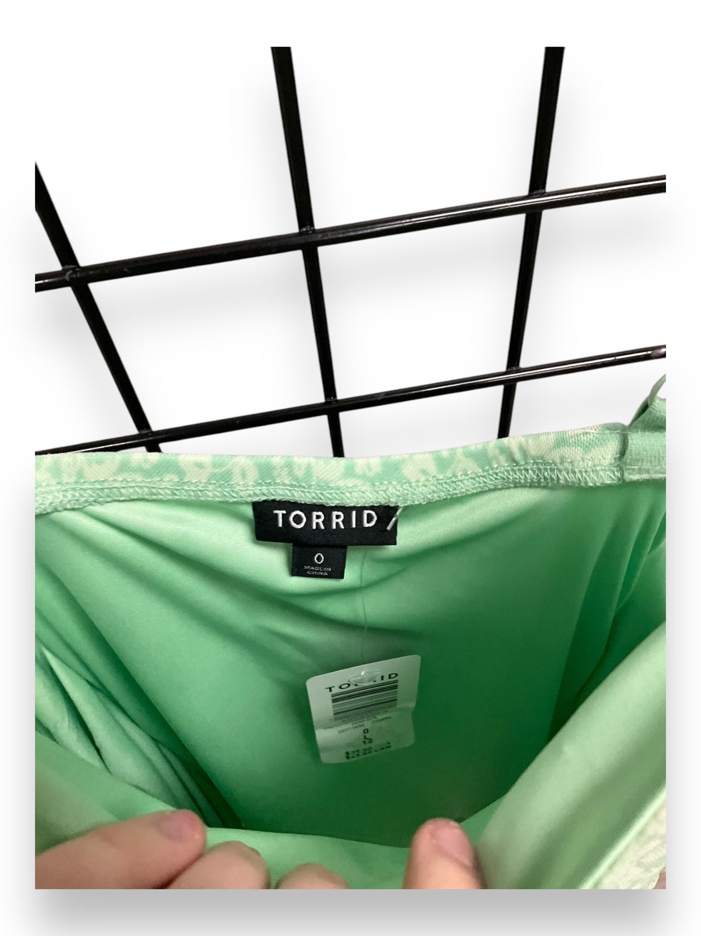 Top Sleeveless By Torrid In Green, Size: L