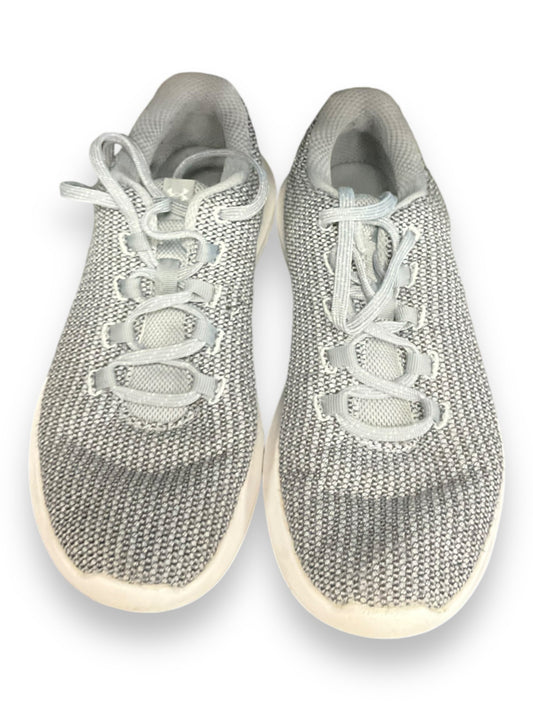 Shoes Sneakers By Under Armour In Grey, Size: 7.5