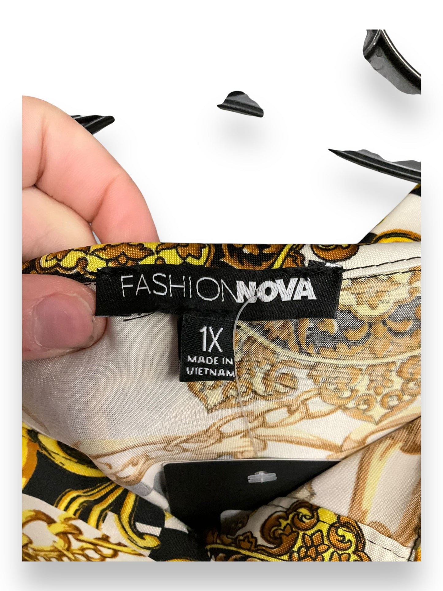 Blouse Long Sleeve By Fashion Nova In Black & Gold, Size: 1x