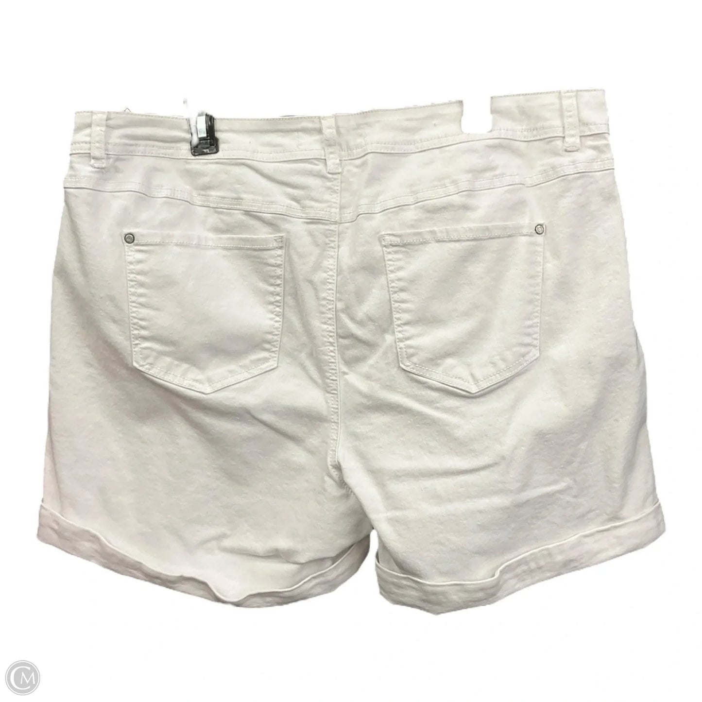 Shorts By Clothes Mentor In White, Size: 20