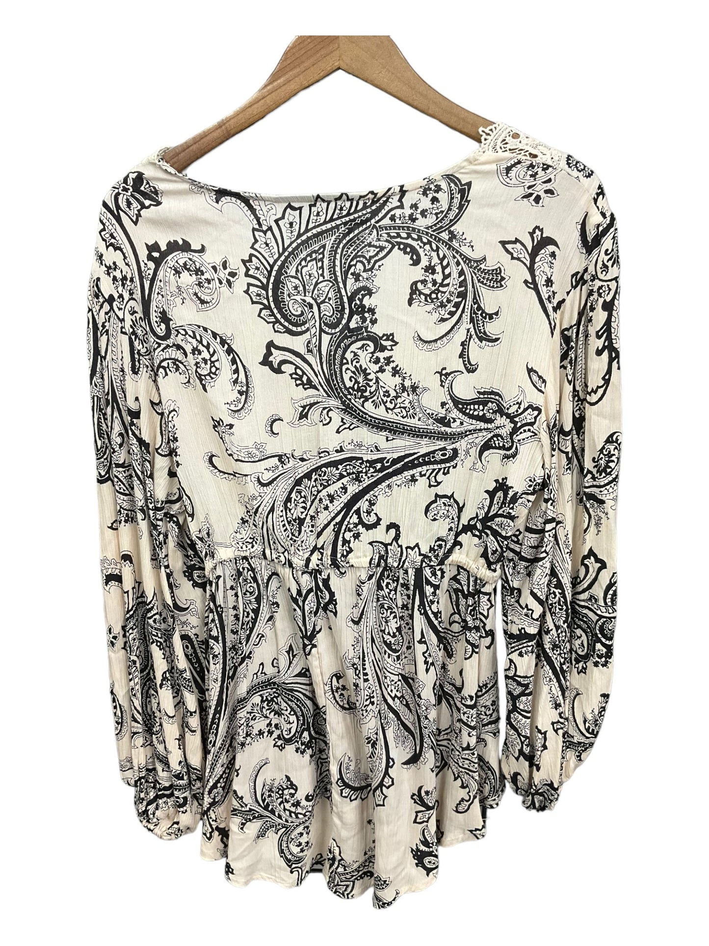 Top Long Sleeve By Clothes Mentor  Size: L