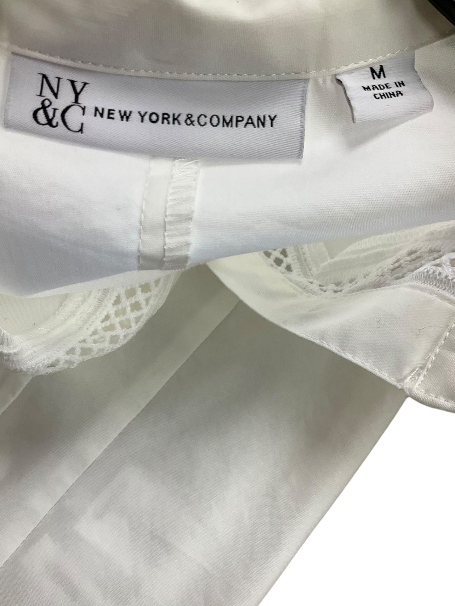 White Blouse Short Sleeve New York And Co, Size M
