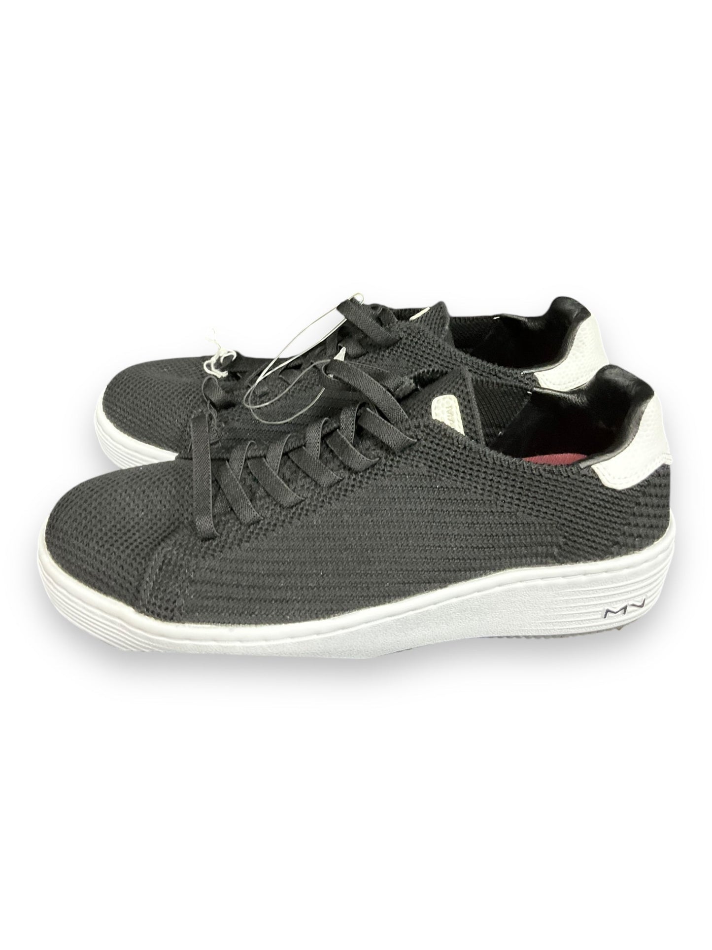 Shoes Sneakers By Clothes Mentor In Black, Size: 7.5