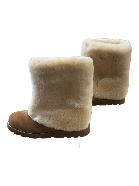 Boots Snow By Ugg  Size: 6