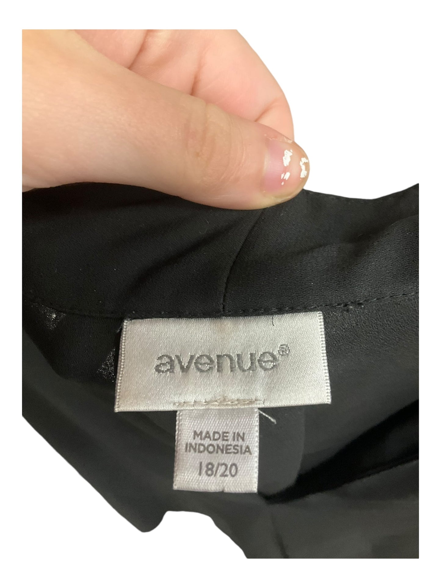 Top Sleeveless By Avenue In Black, Size: 18