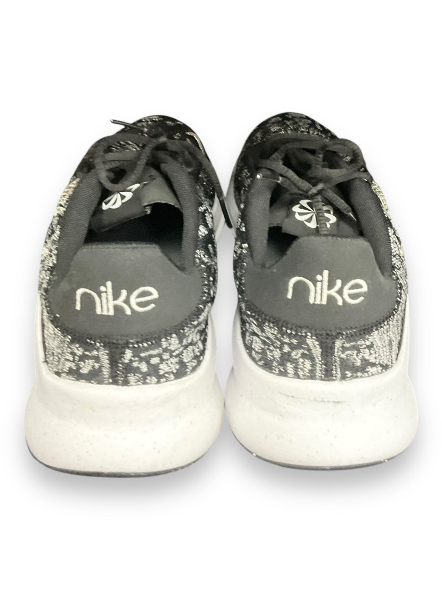 Shoes Athletic By Nike In Black & White, Size: 10