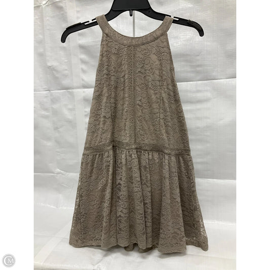 Top Sleeveless By Torrid In Beige, Size: M