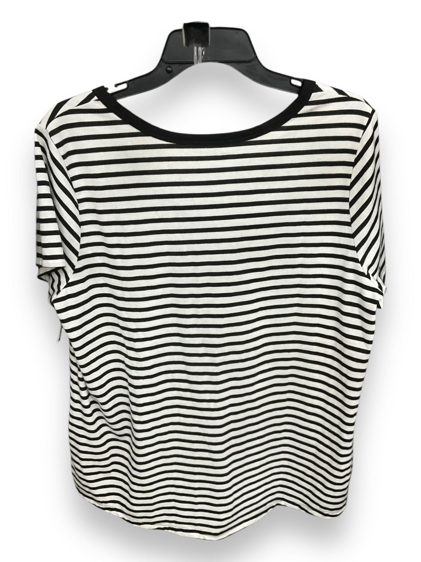 Top Short Sleeve By Torrid In Black & White, Size: 1x