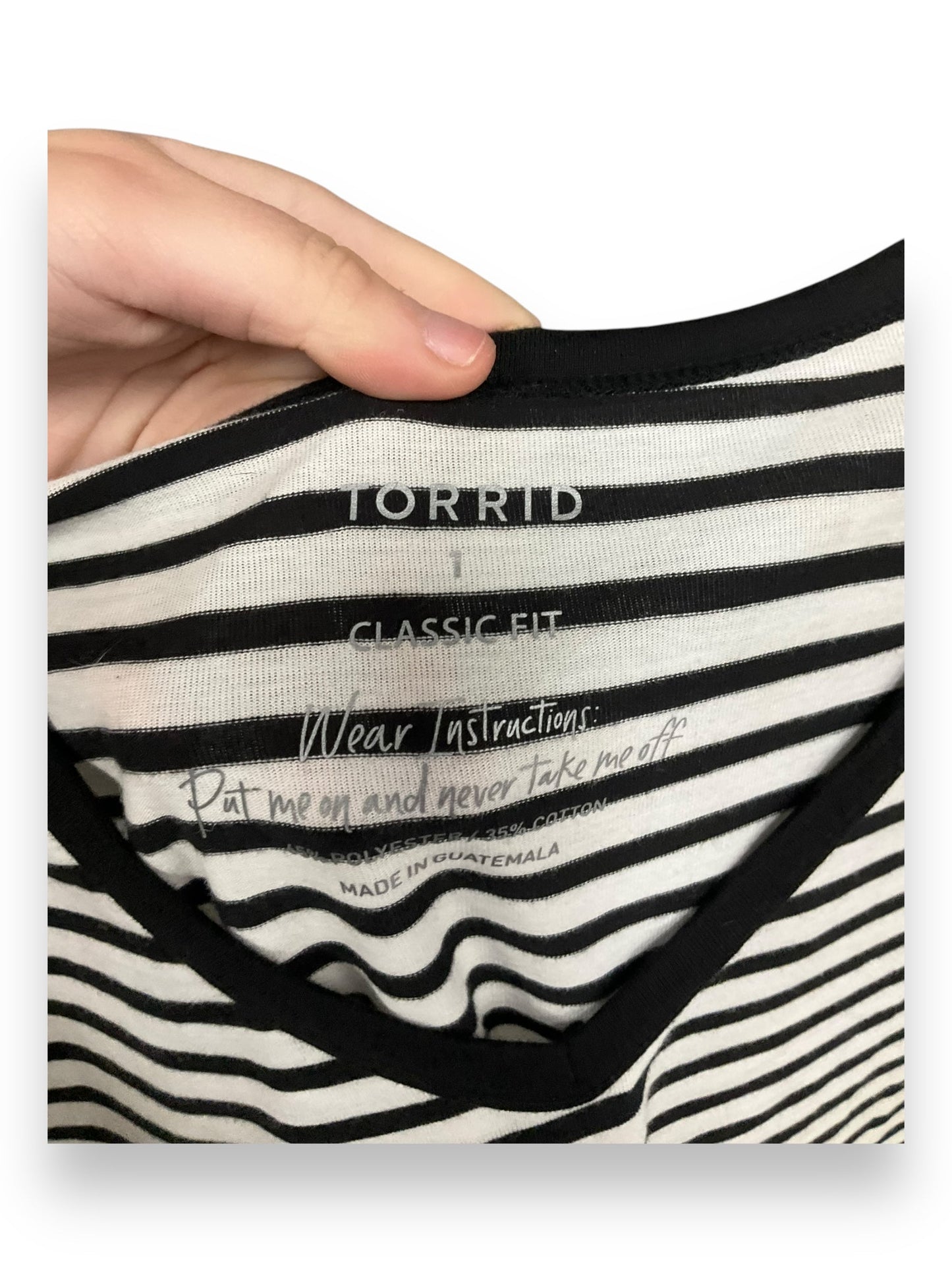 Top Short Sleeve By Torrid In Black & White, Size: 1x