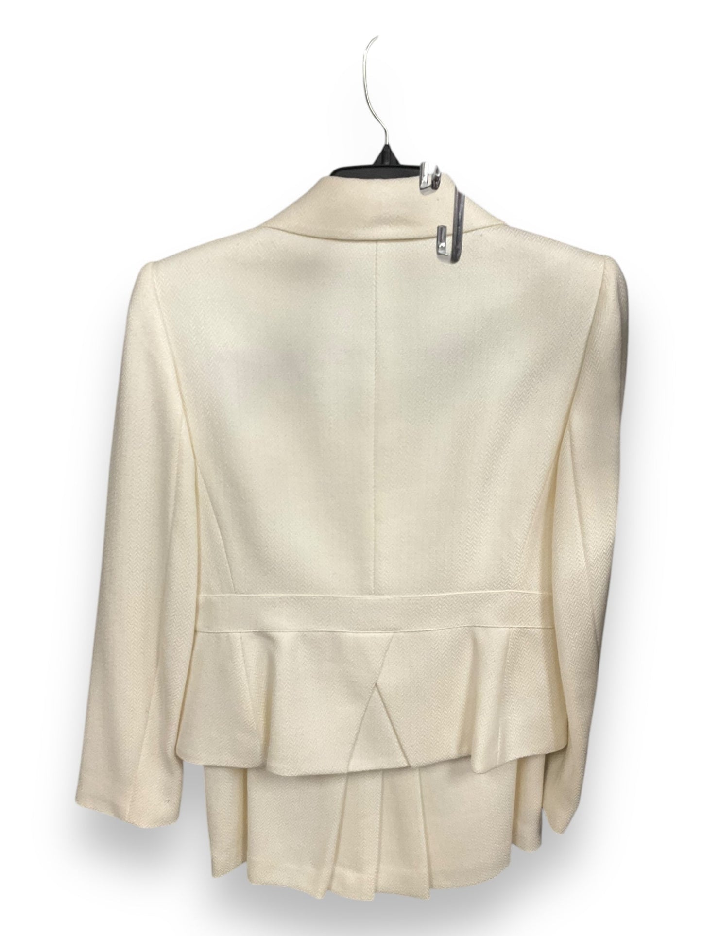 Skirt Suit 2pc By Tahari By Arthur Levine In Ivory, Size: 4