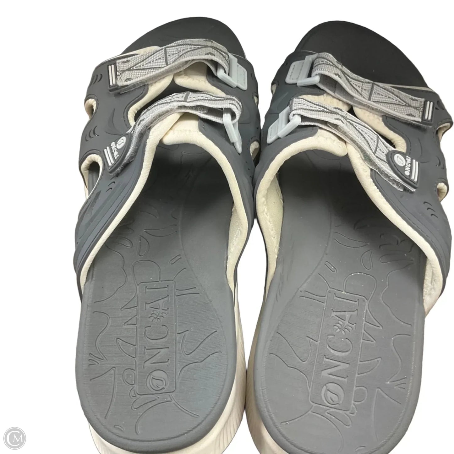 Sandals Flats By Clothes Mentor In Grey & White, Size: 11