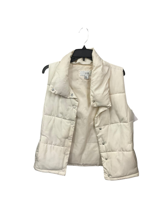 Vest Puffer & Quilted By Clothes Mentor In Cream, Size: M