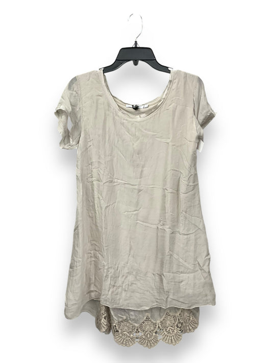 Top Short Sleeve By Clothes Mentor In Beige, Size: L