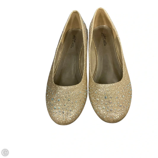 Shoes Flats By Clothes Mentor In Gold, Size: 10