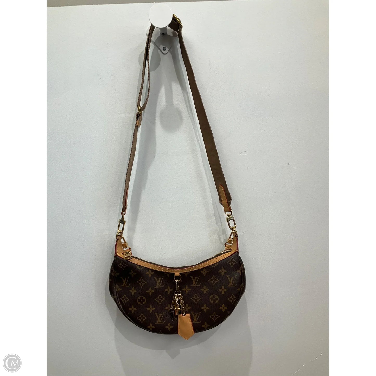 Crossbody Luxury Designer By Louis Vuitton, Size: Medium