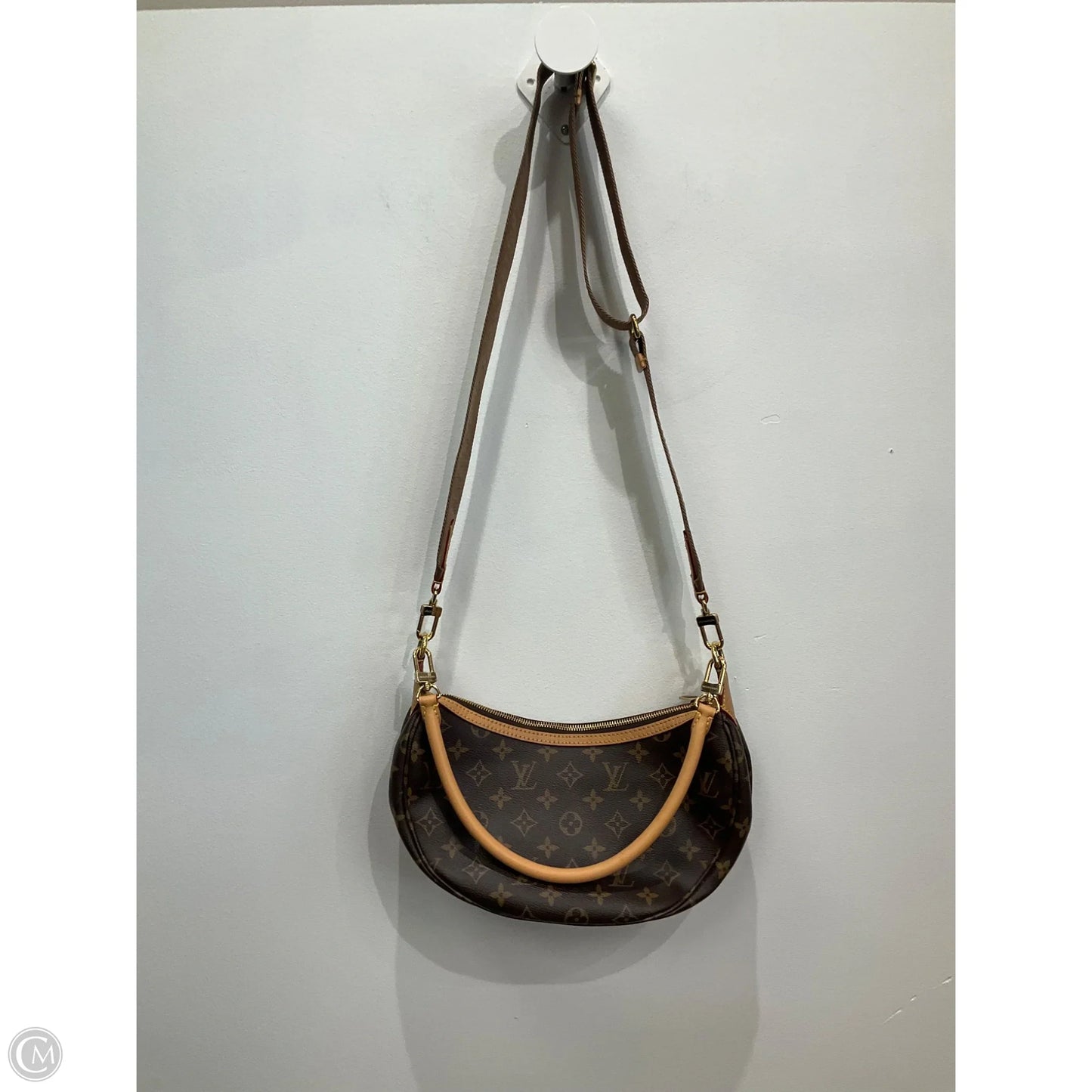 Crossbody Luxury Designer By Louis Vuitton, Size: Medium