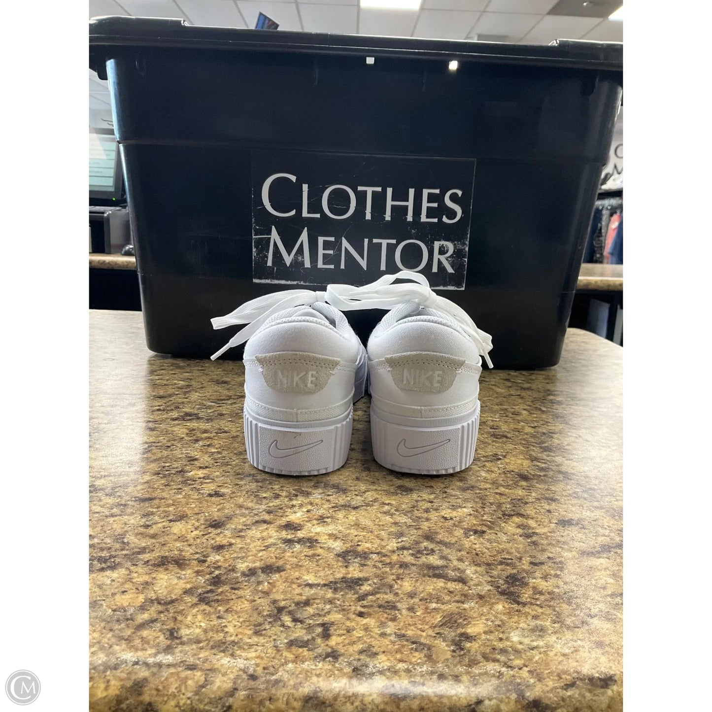 Shoes Athletic By Nike In White, Size: 6