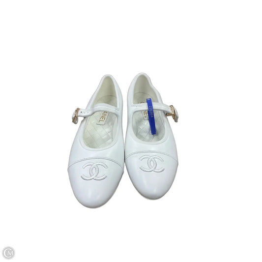 Shoes Luxury Designer By Chanel In White, Size: 10.5