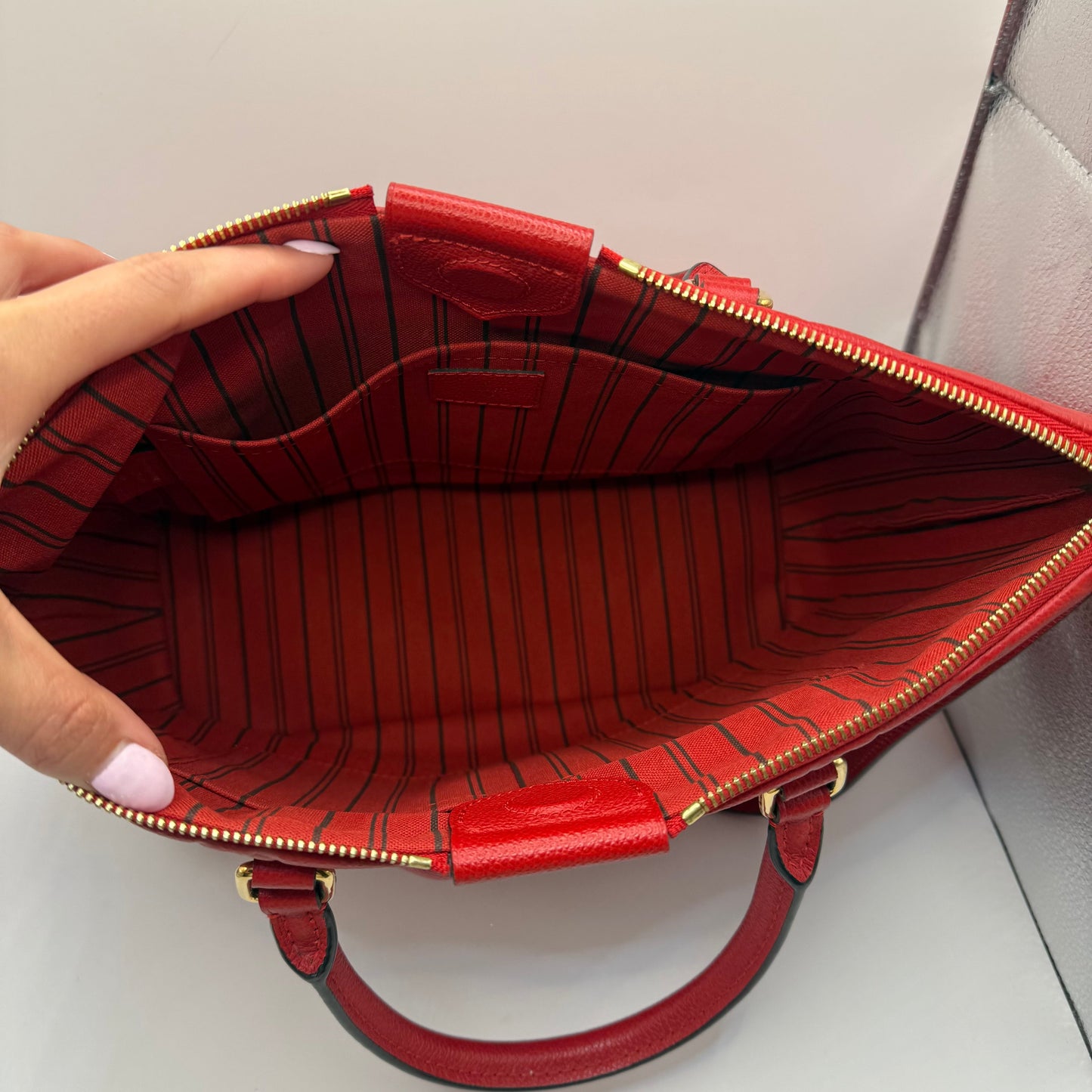 Handbag Luxury Designer By Louis Vuitton, Size: Medium