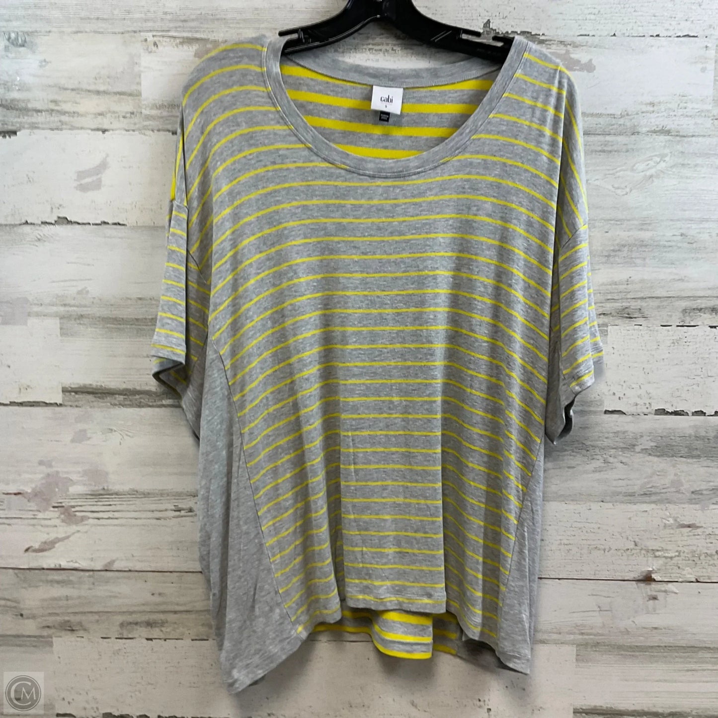 Top Short Sleeve Basic By Cabi In Grey & Yellow, Size: S