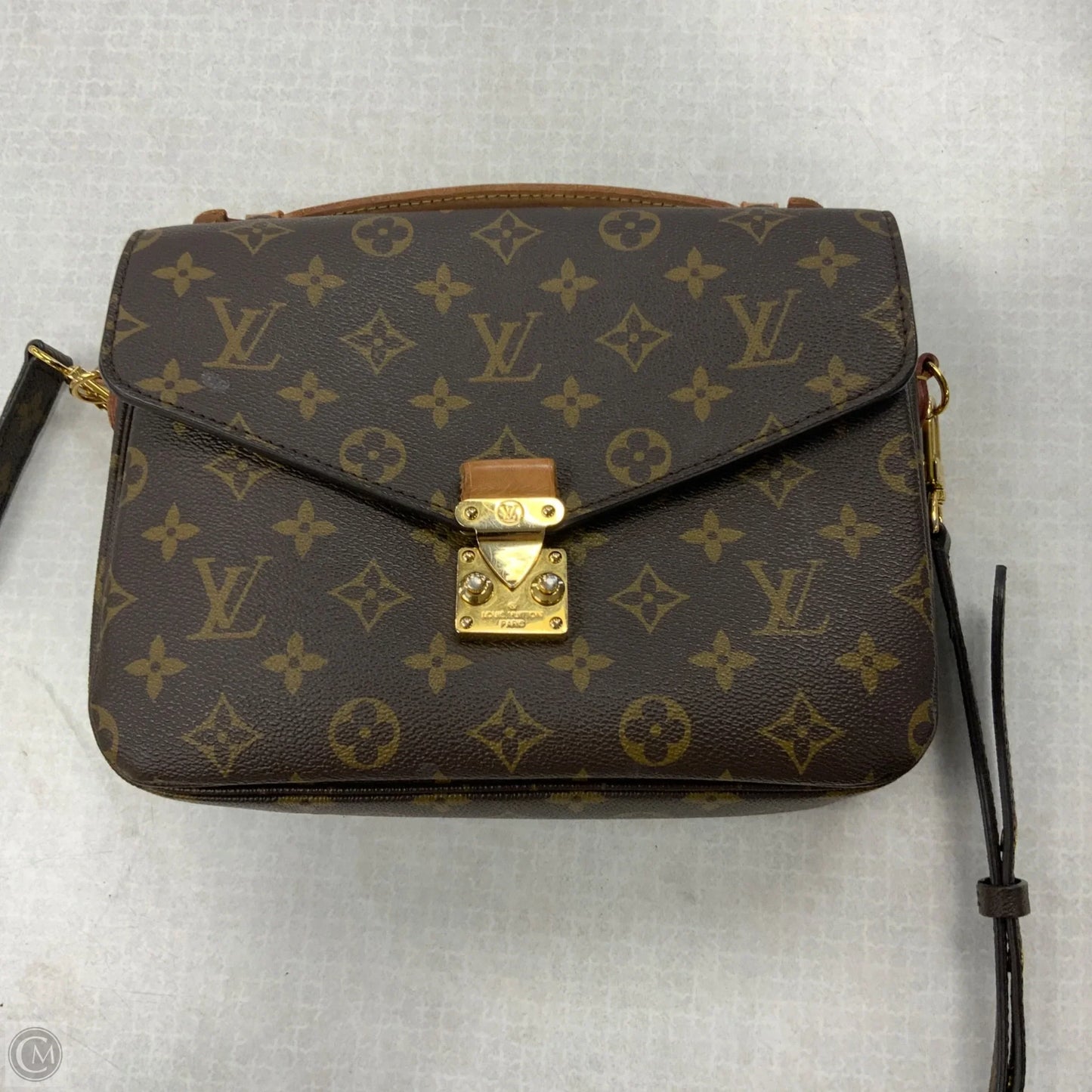 Handbag Luxury Designer By Louis Vuitton, Size: Medium
