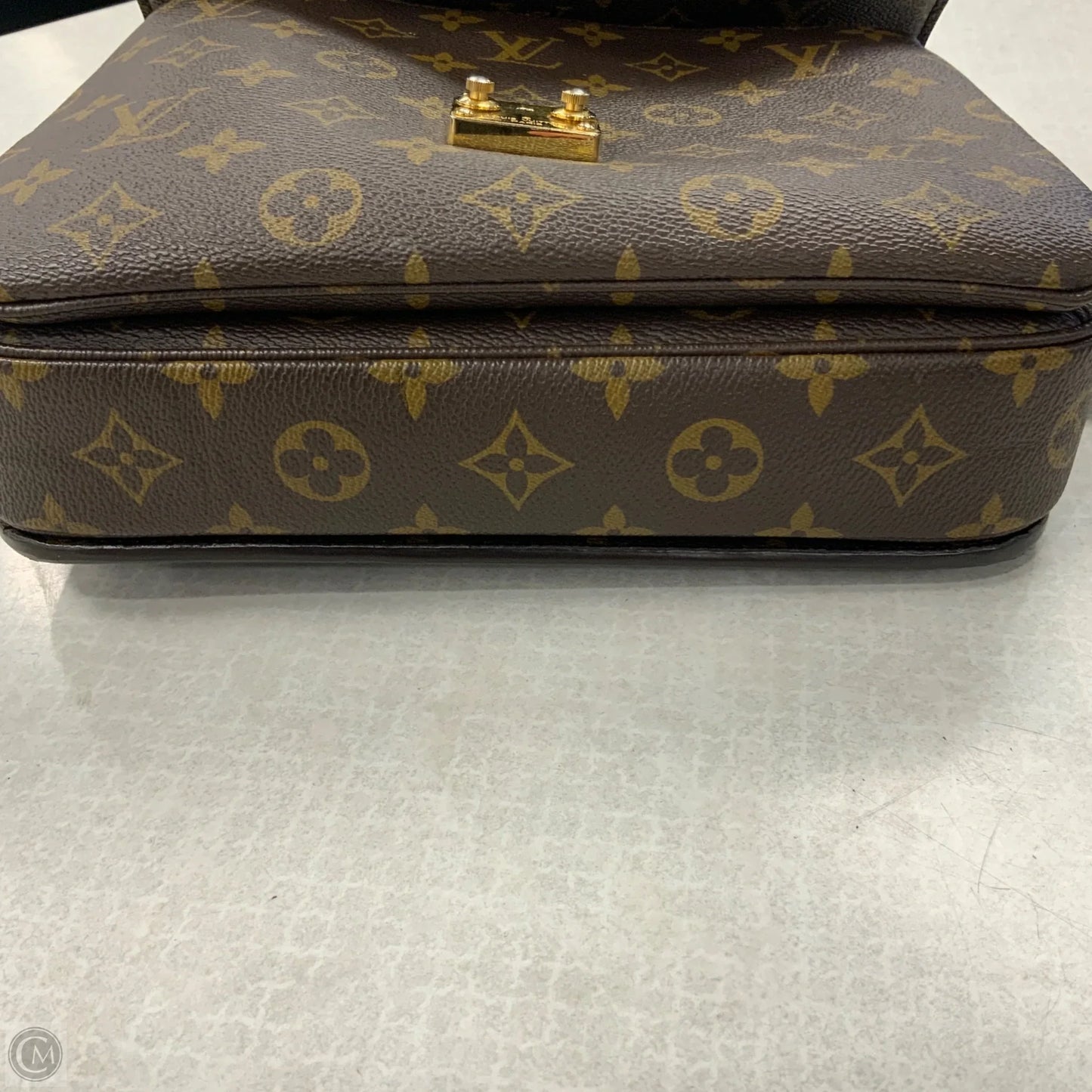 Handbag Luxury Designer By Louis Vuitton, Size: Medium