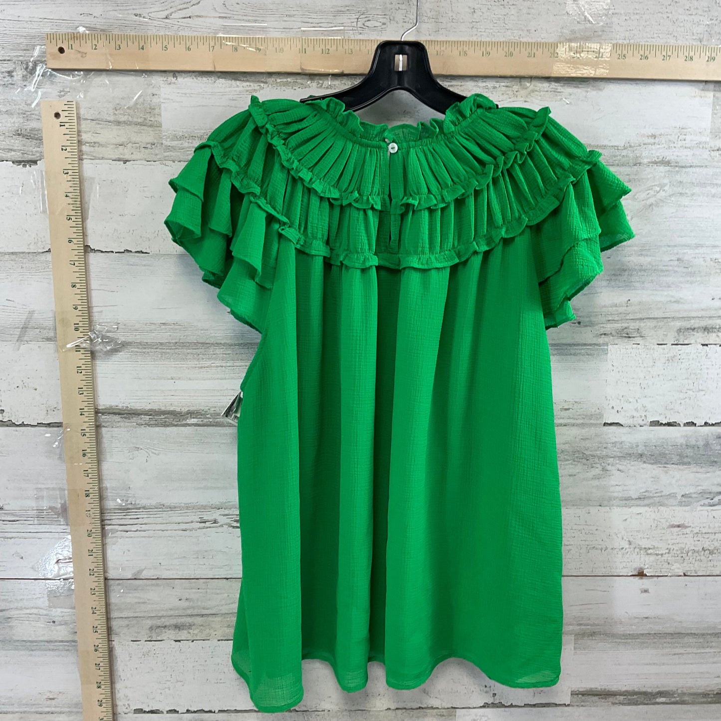 Green Top Short Sleeve Entro, Size L