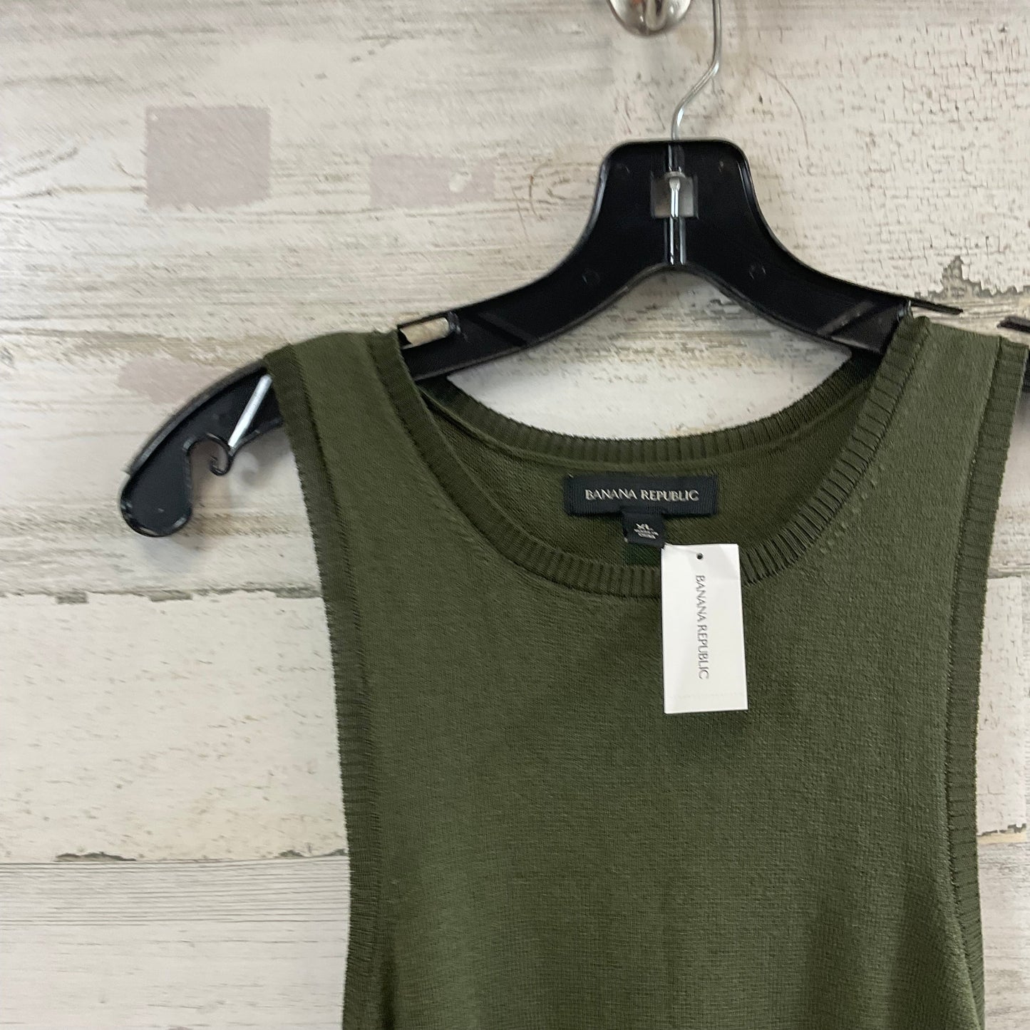 Top Sleeveless By Banana Republic In Green, Size: Xl