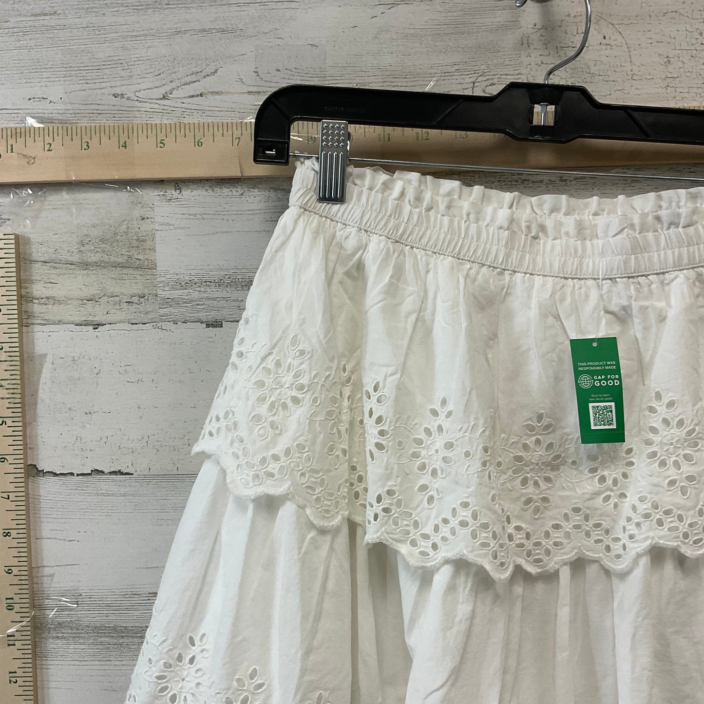 Skirt Mini & Short By Gap  Size: M