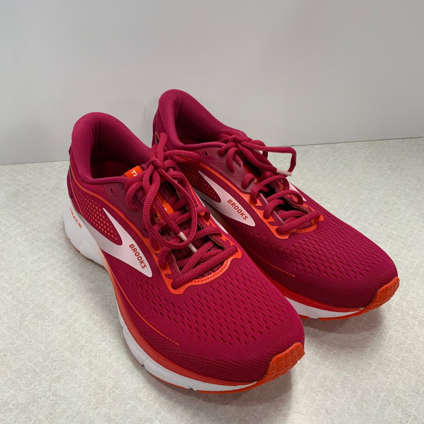 Red Shoes Athletic Brooks, Size 8