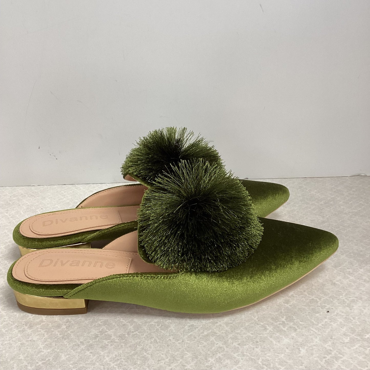 Shoes Flats By Divanne  Green, Size: 7