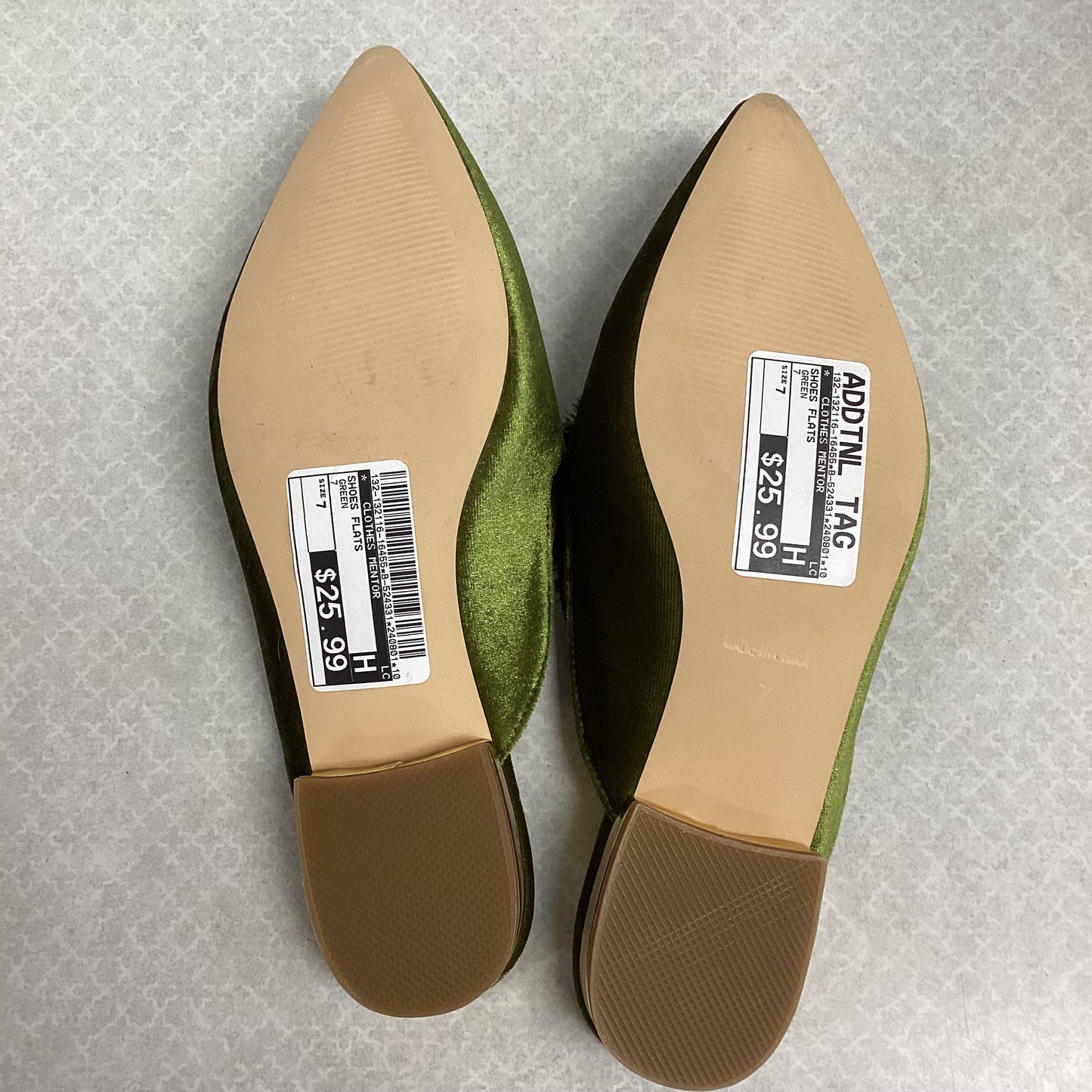 Shoes Flats By Divanne  Green, Size: 7