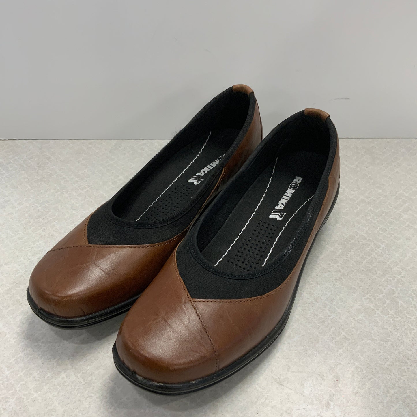 Brown Shoes Flats Romika, Size 7.5