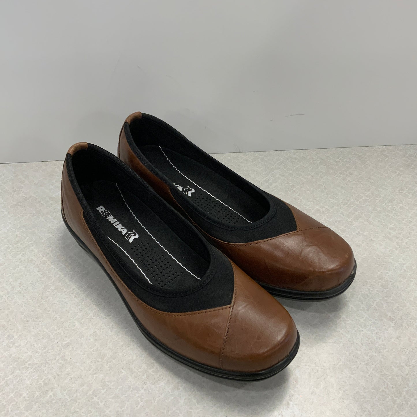 Brown Shoes Flats Romika, Size 7.5