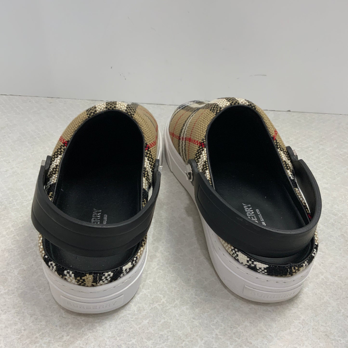 Shoes Sneakers By Burberry In Brown, Size: 8.5