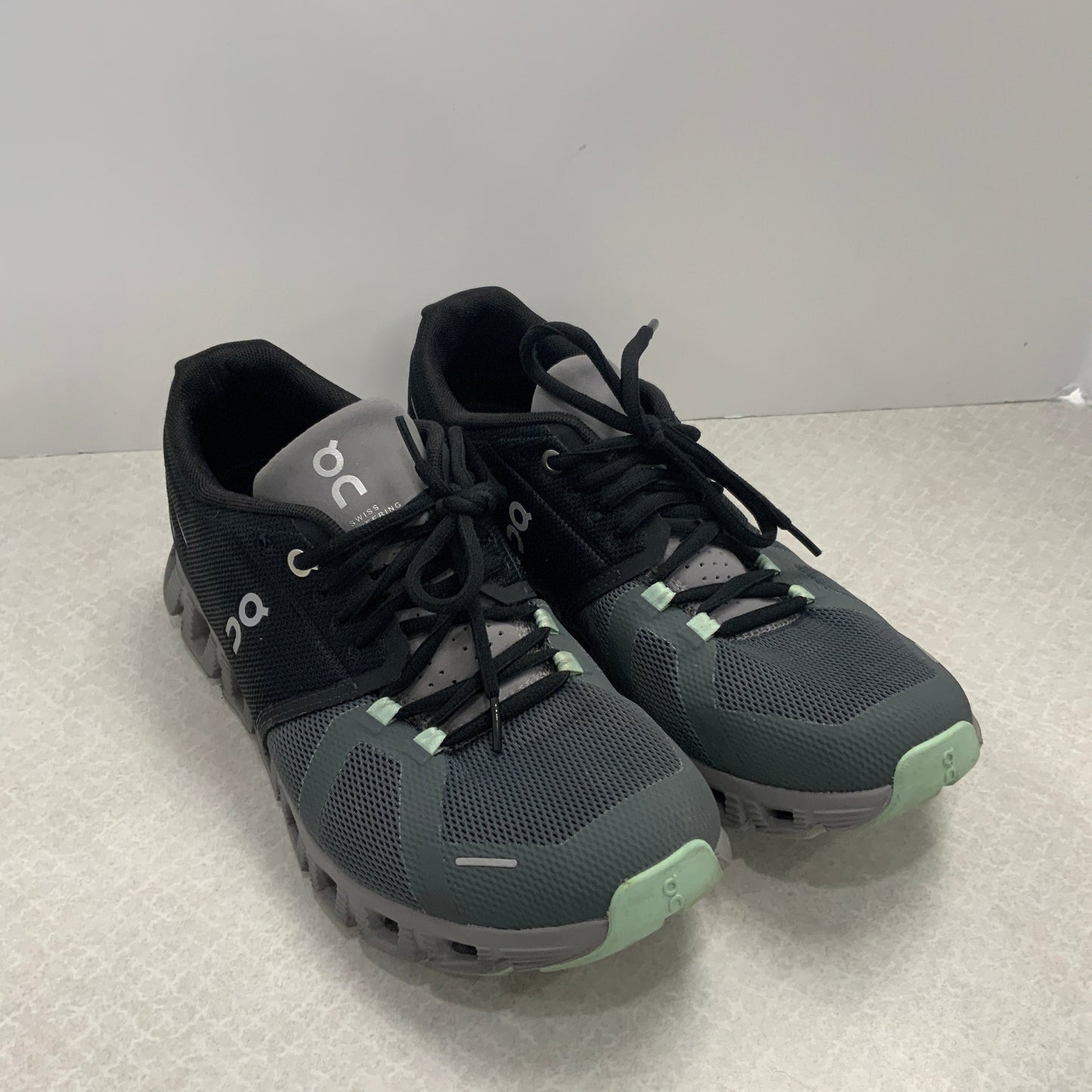 Shoes Athletic By On In Grey, Size: 9.5