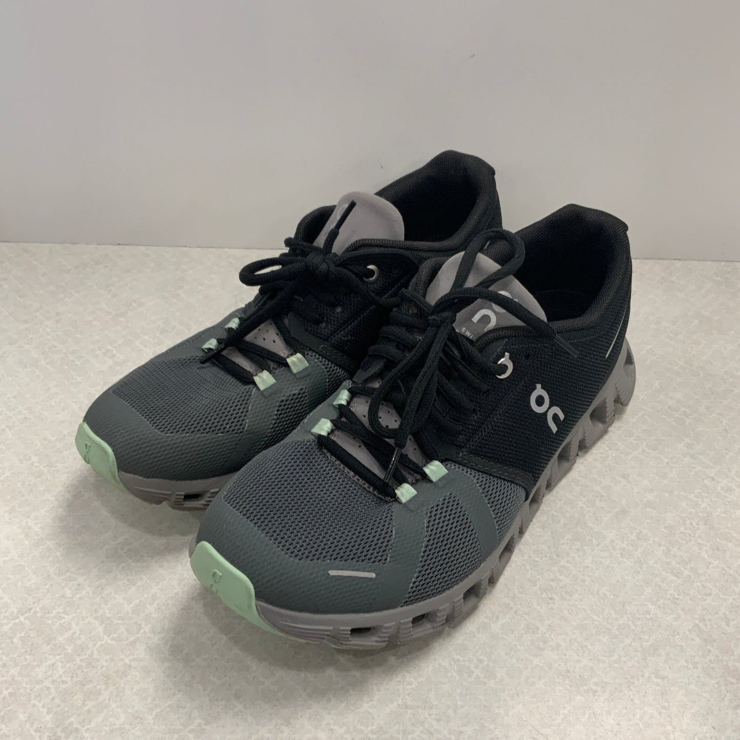 Shoes Athletic By On In Grey, Size: 9.5