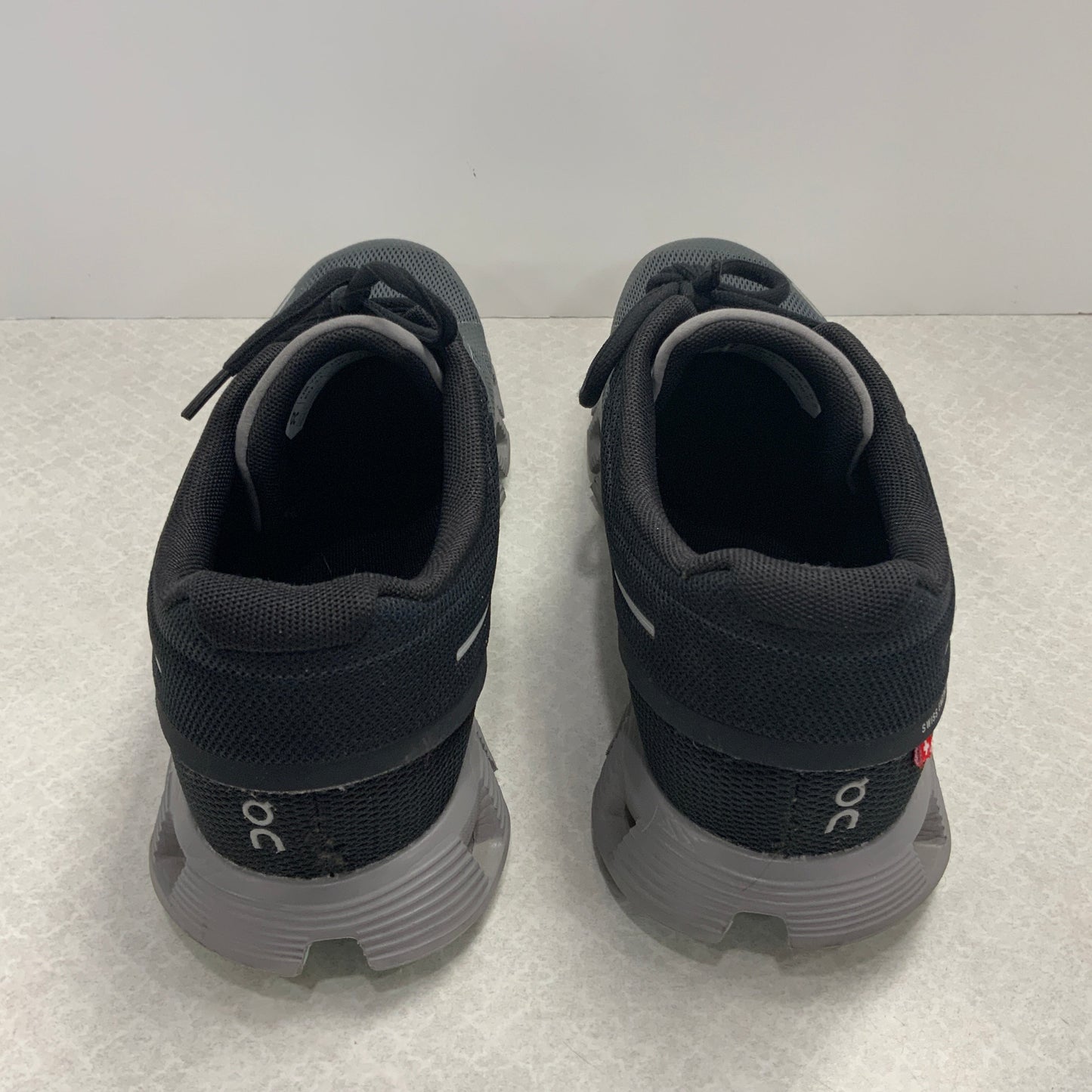 Shoes Athletic By On In Grey, Size: 9.5