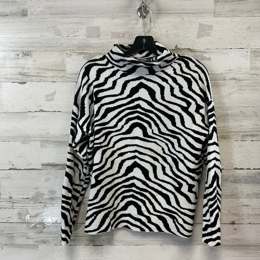 Sweater By Saks Fifth Avenue In Black & White, Size: S