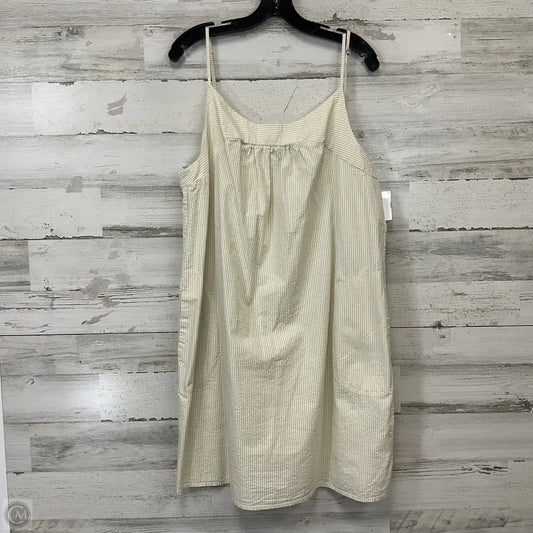 Dress Casual Short By Patagonia In Beige, Size: L