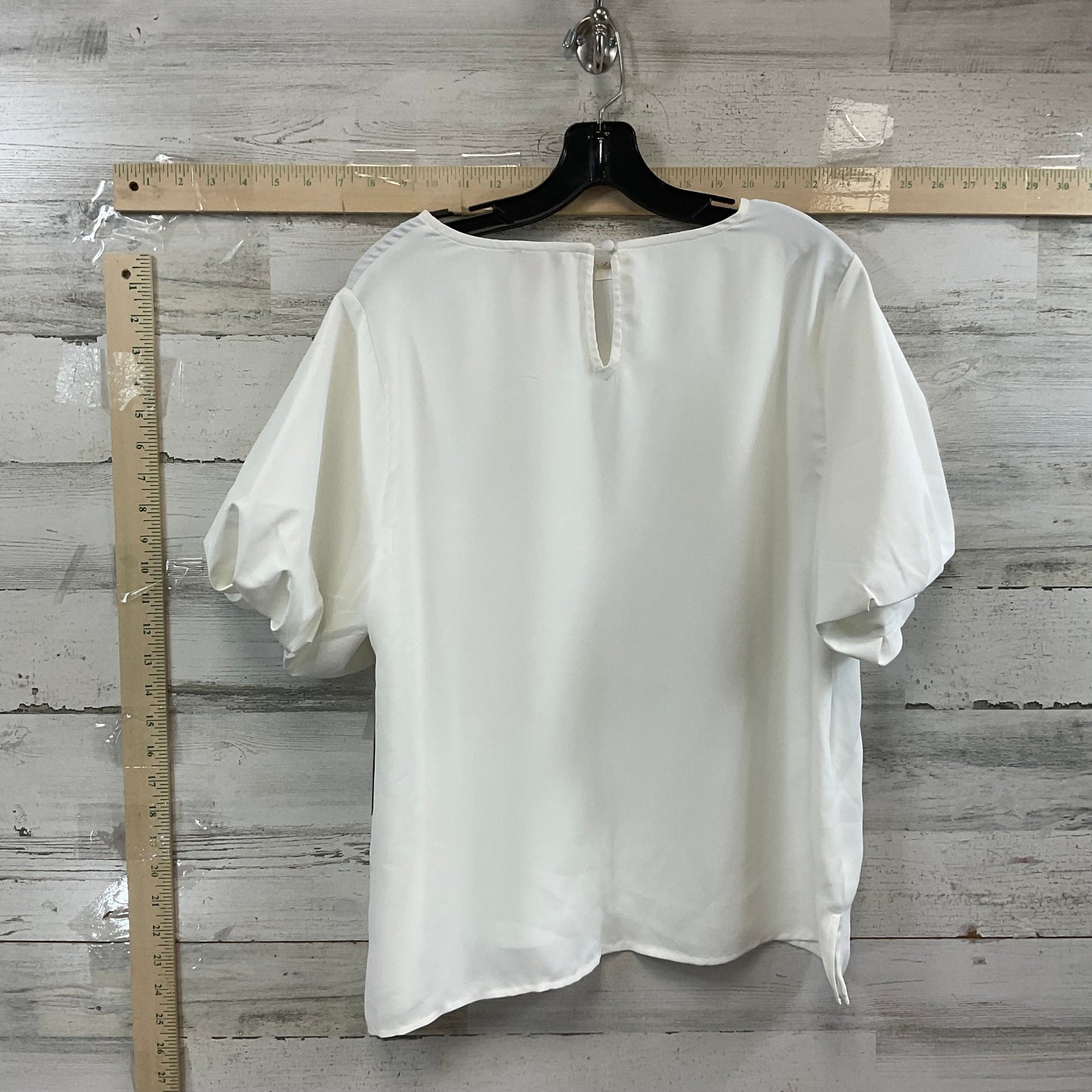 White Top Short Sleeve Vince Camuto, Size L