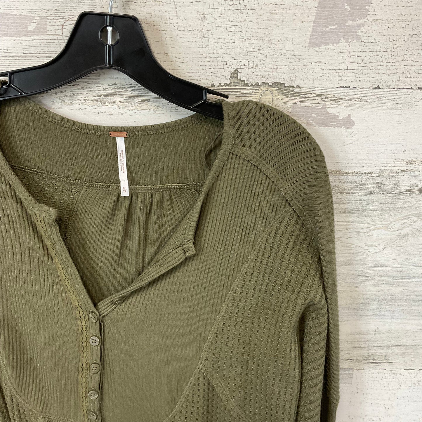 Top Long Sleeve By Free People In Green, Size: Xs