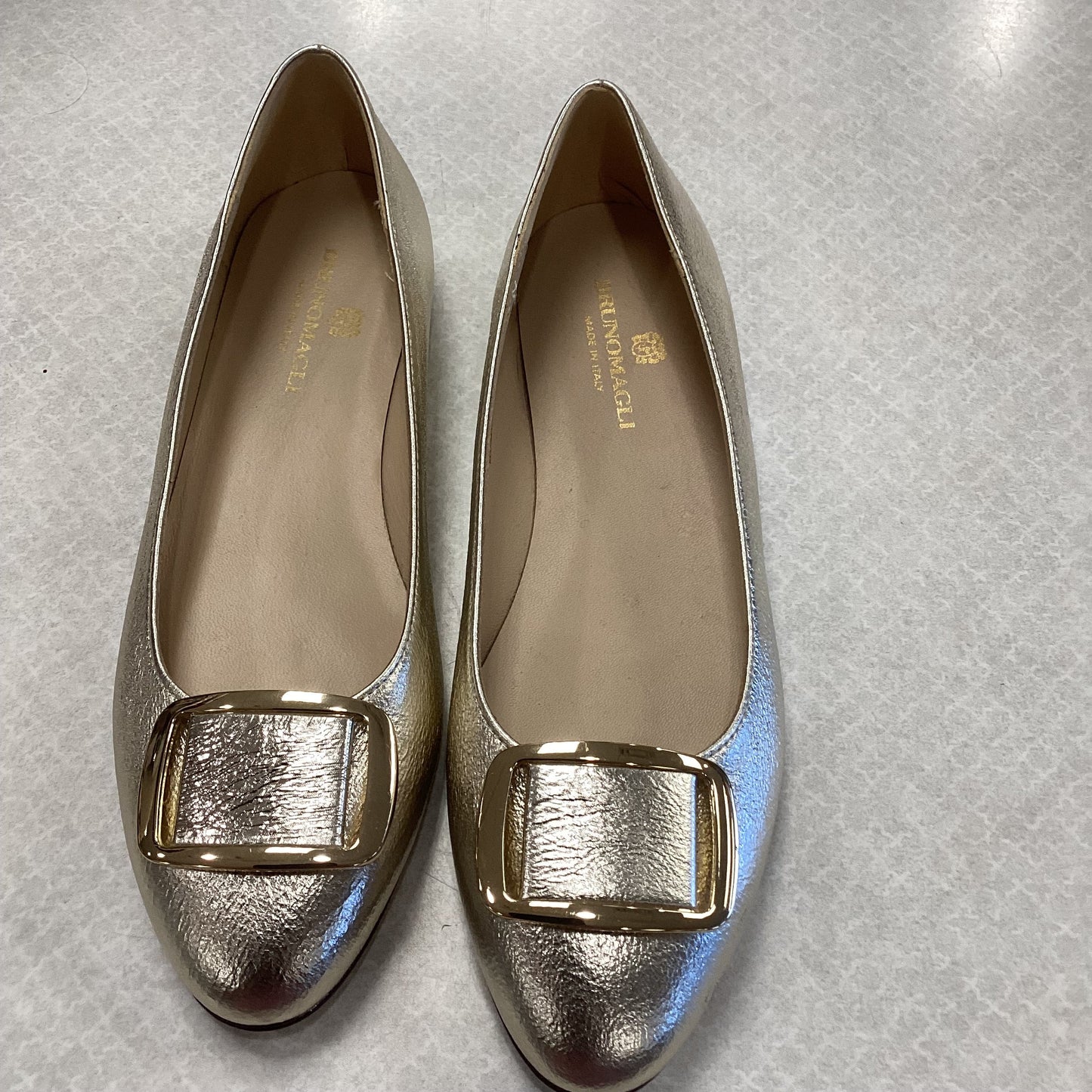 Shoes Flats By Bruno Magli Shoes In Gold, Size: 8.5