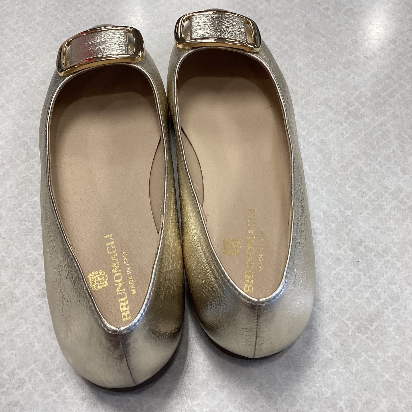 Shoes Flats By Bruno Magli Shoes In Gold, Size: 8.5