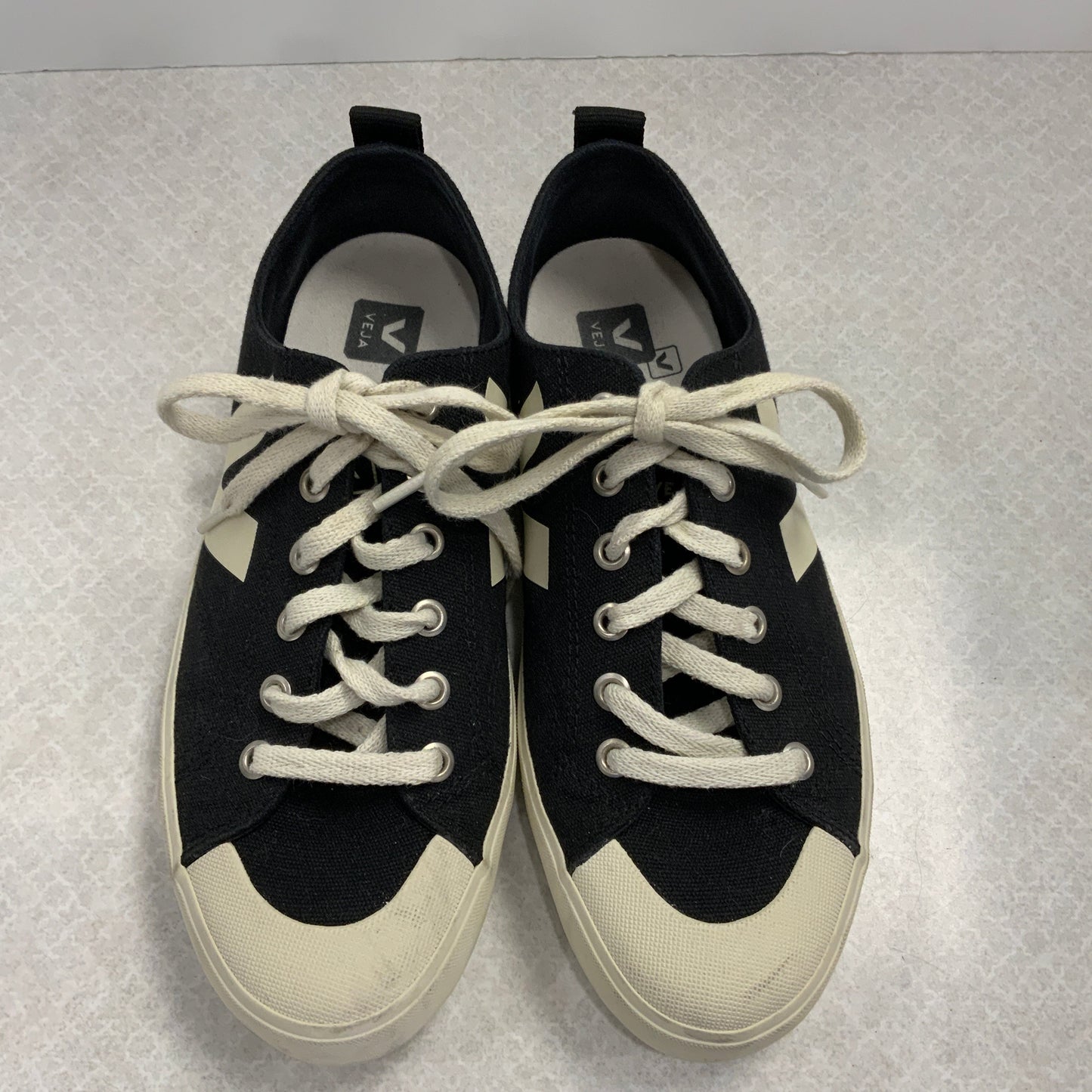 Shoes Sneakers By veja In Black, Size: 8