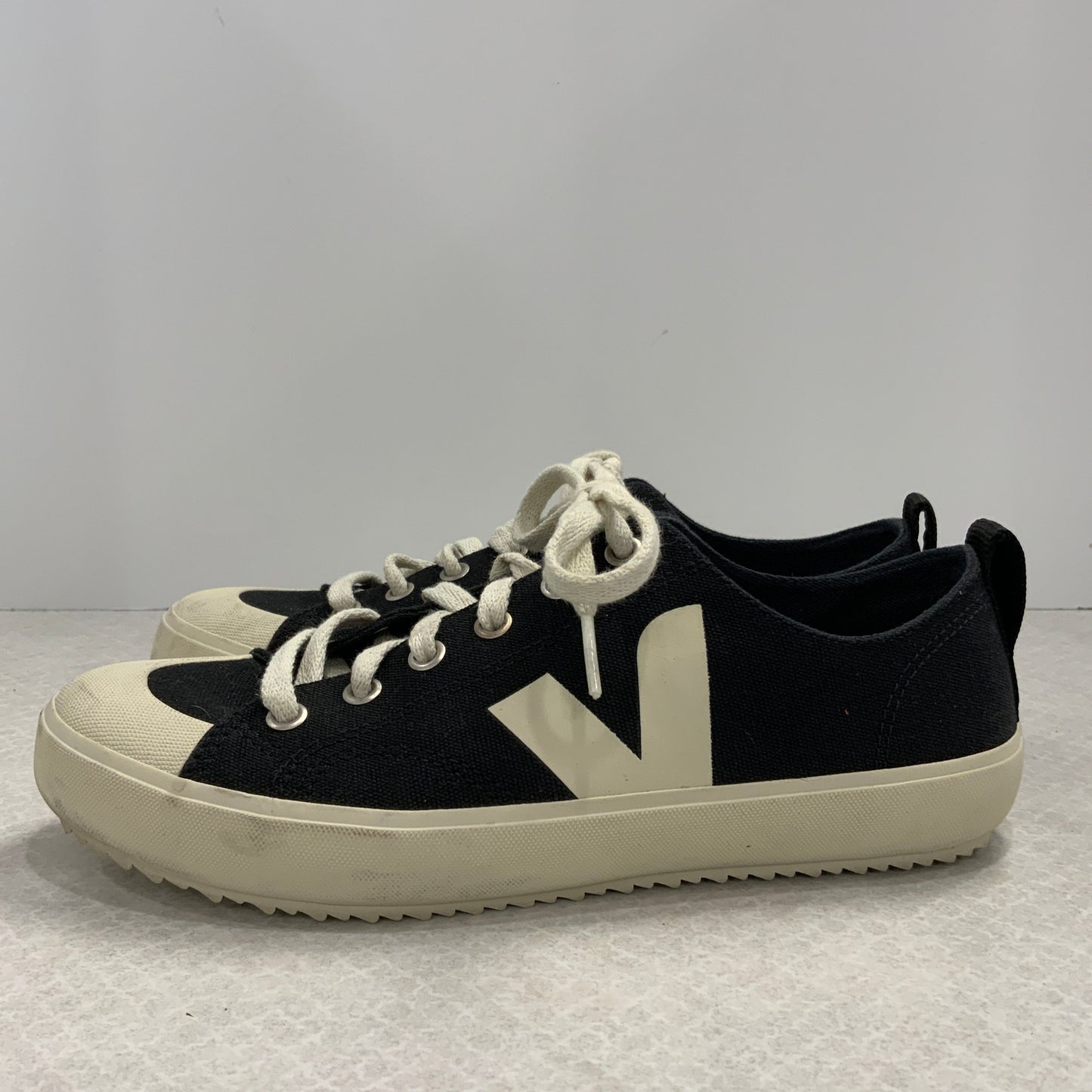 Shoes Sneakers By veja In Black, Size: 8