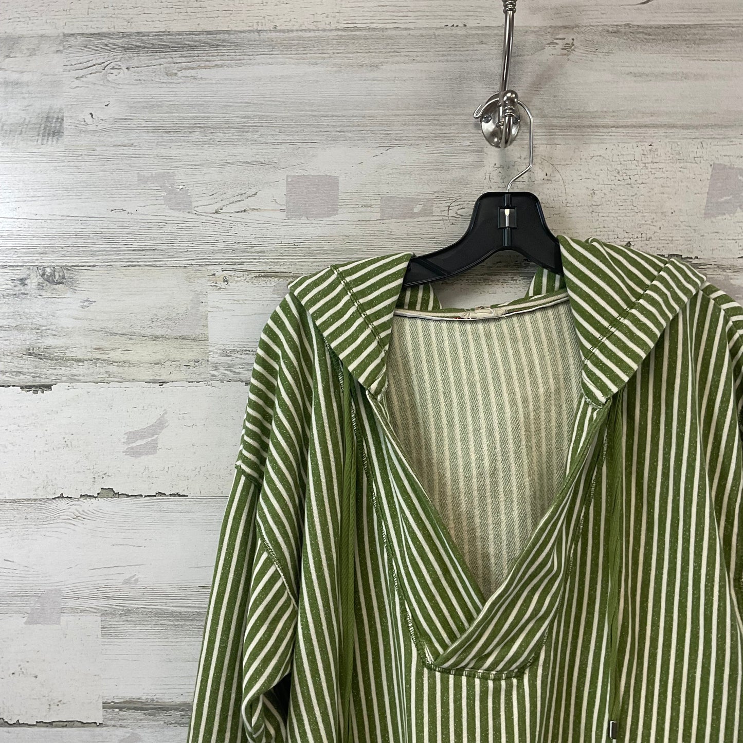 Top Long Sleeve By Pilcro In Green, Size: M