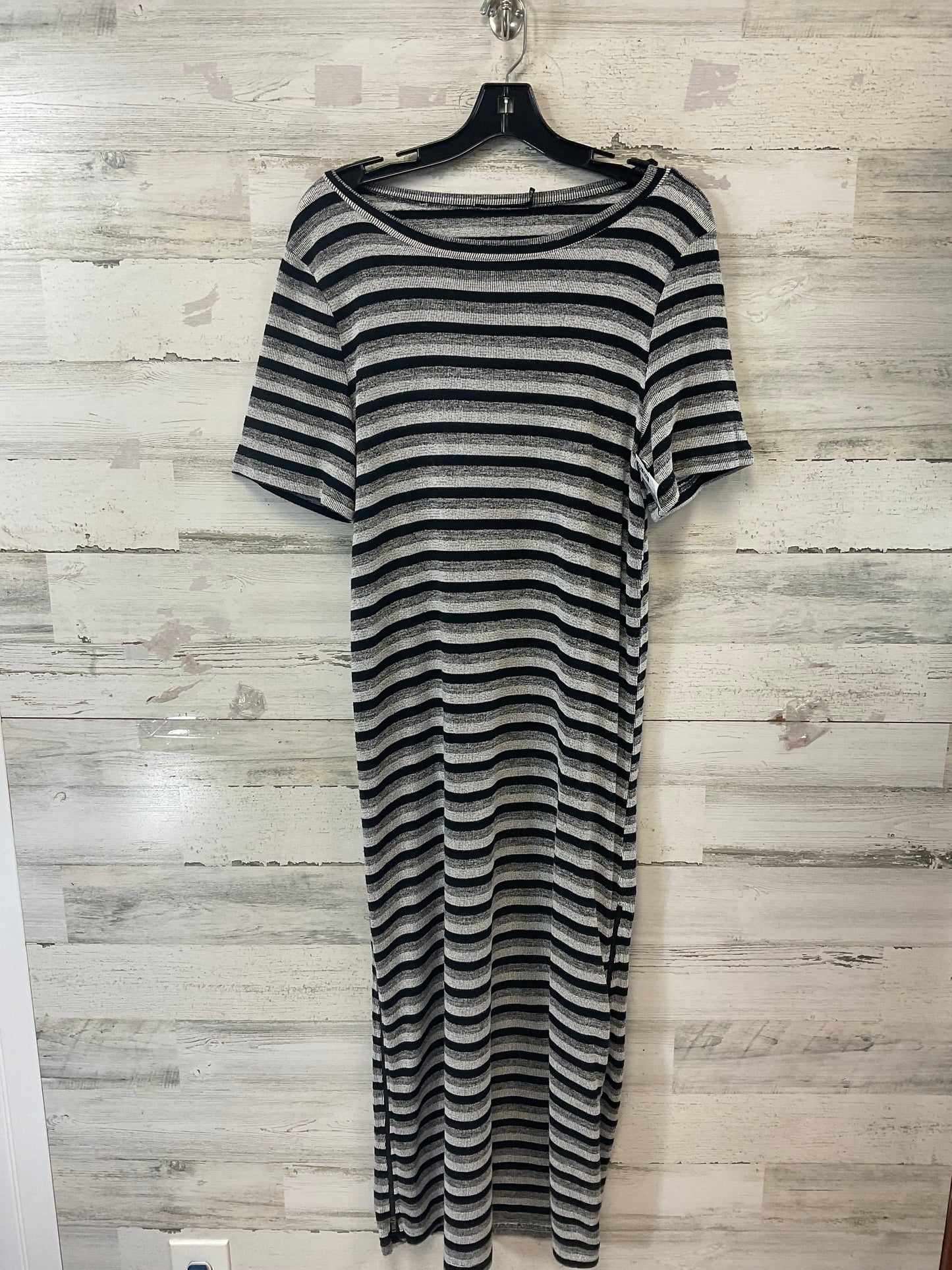 Dress Casual Maxi By Doe & Rae In Grey, Size: L