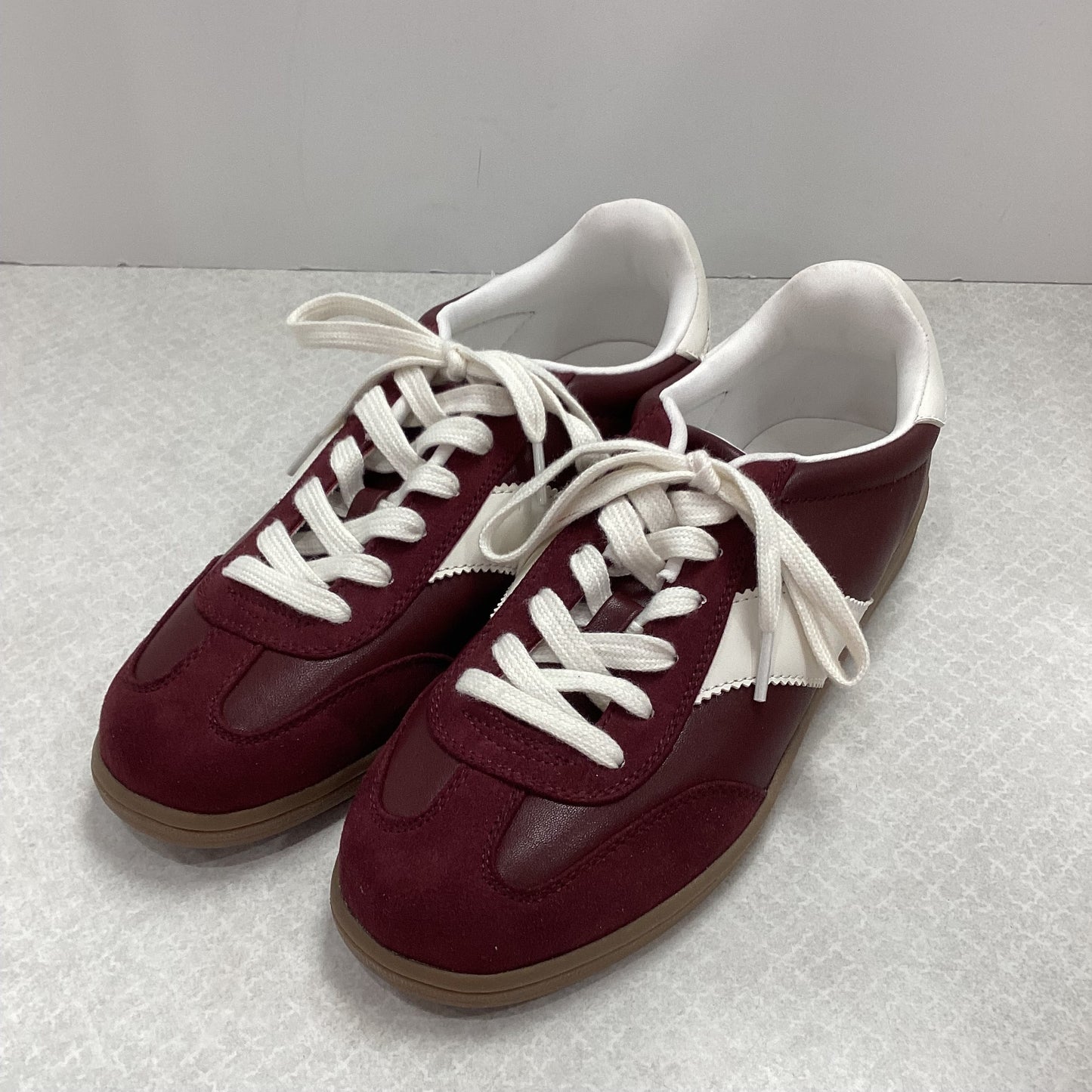 Shoes Sneakers By Universal Thread In Maroon, Size: 10